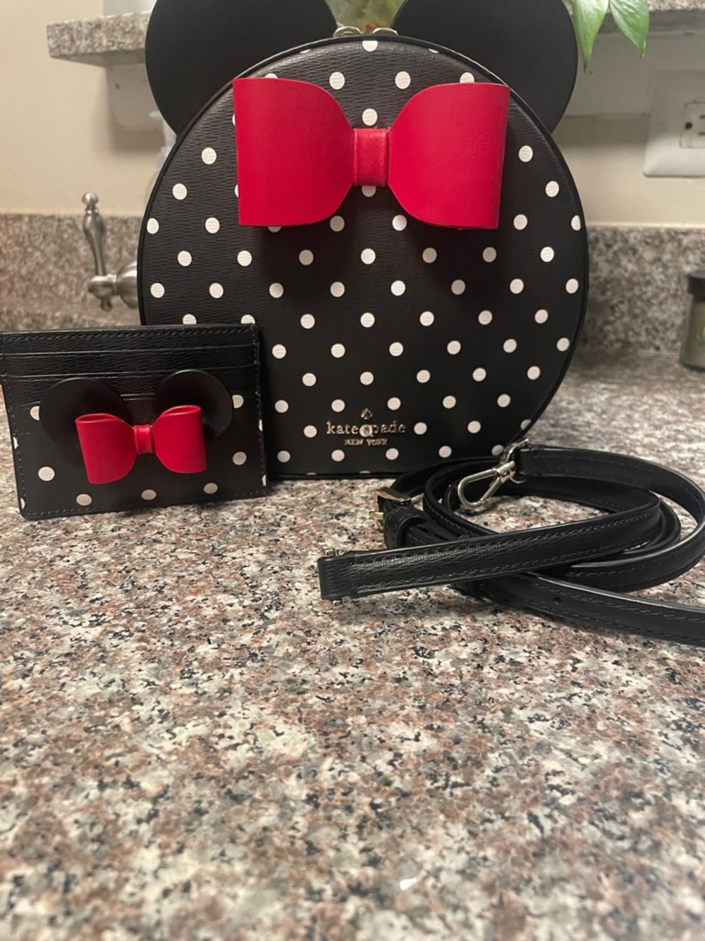 kate spade ♠️ Minnie Mouse Crossbody with Red Bow and card holder set - Picture 11 of 11